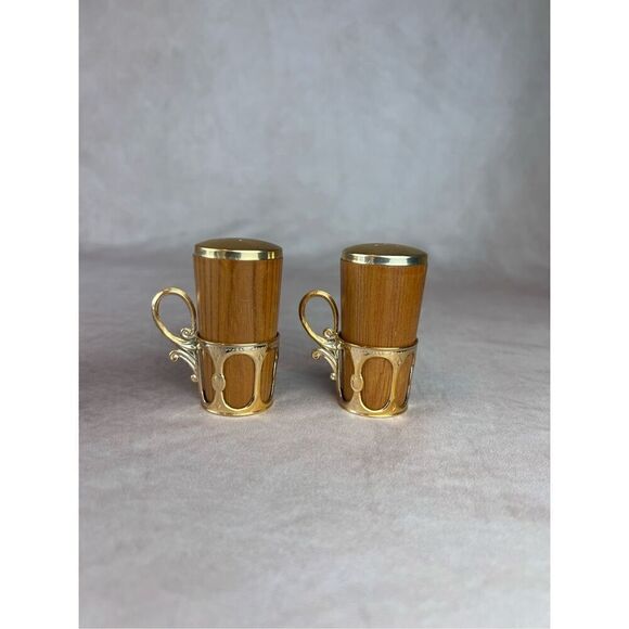 Vintage Alabama Salt and Pepper Shakers - Picture 4 of 5